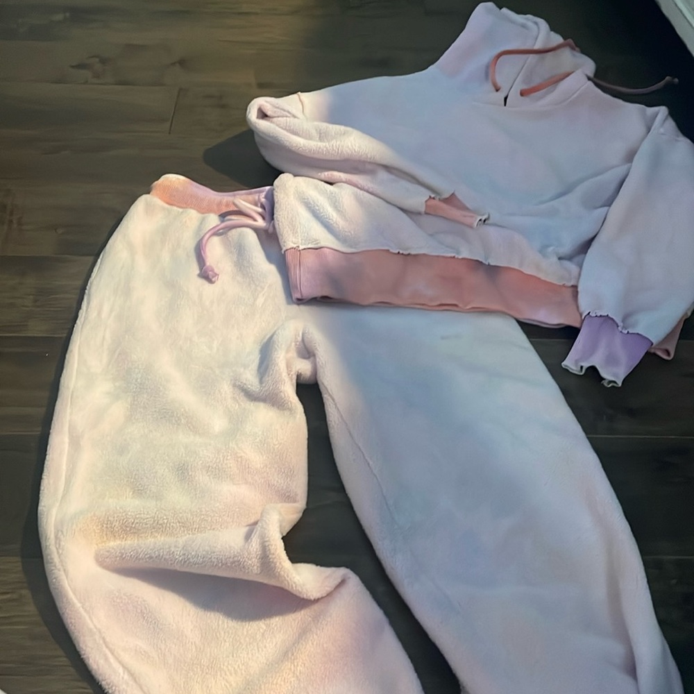 Fleesy fun! Avery rayne Hoody and sweats - size small (fits like xs)😍